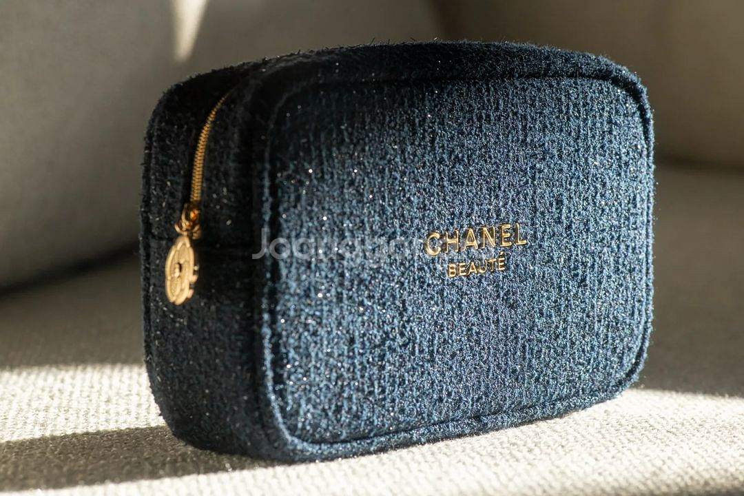 25년 샤넬 뷰티 홀리데이 트위드 파우치--3