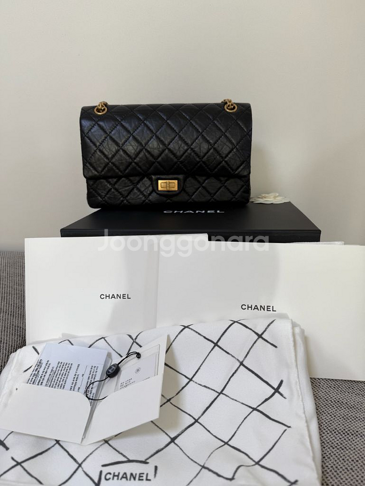 샤넬 2.55 미듐 골드 내장칩 플랩백 금장--0