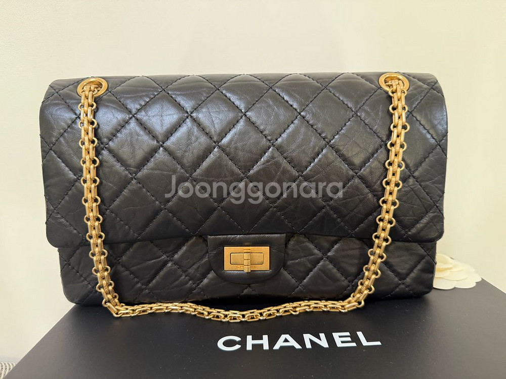 샤넬 2.55 미듐 골드 내장칩 플랩백 금장--2