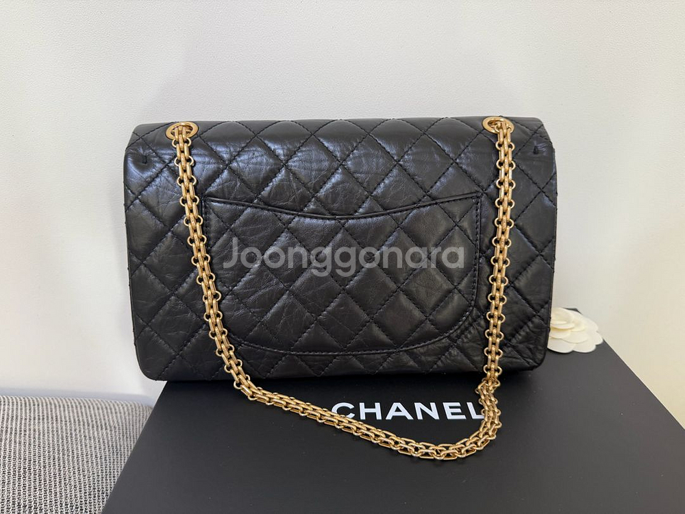 샤넬 2.55 미듐 골드 내장칩 플랩백 금장--3