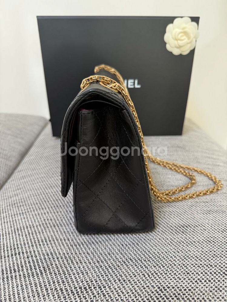 샤넬 2.55 미듐 골드 내장칩 플랩백 금장--5