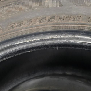 넥센 235 55 18 타이어 4개 팝니다.