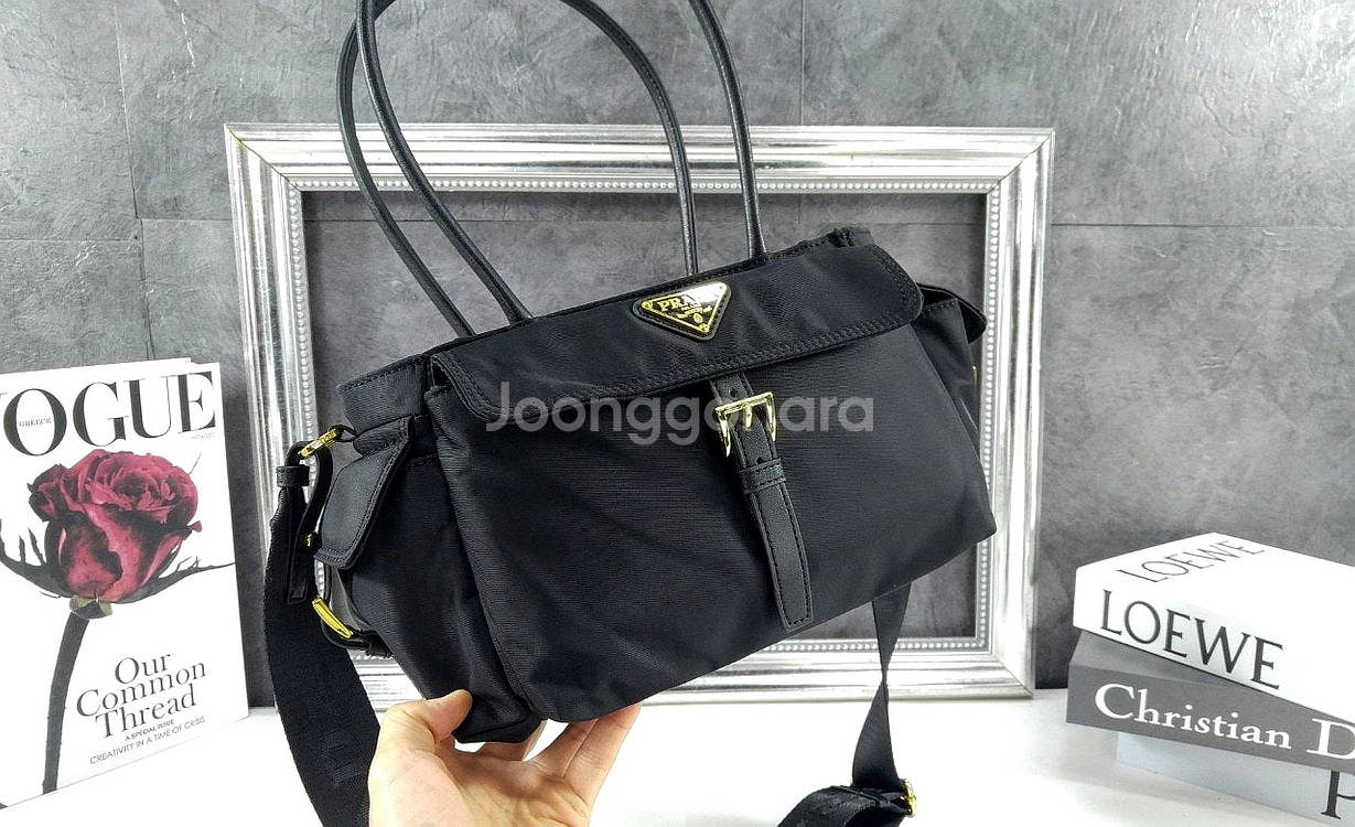 프라다 익스플로어 미디엄 리나일론 및 가죽 토트백--0