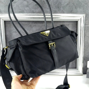 프라다 익스플로어 미디엄 리나일론 및 가죽 토트백