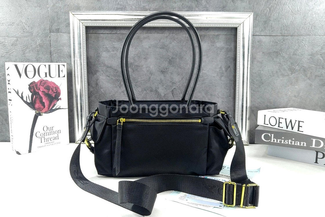 프라다 익스플로어 미디엄 리나일론 및 가죽 토트백--3