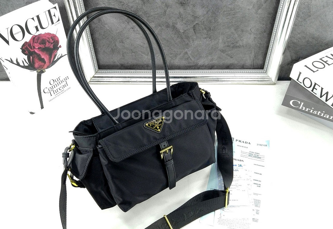 프라다 익스플로어 미디엄 리나일론 및 가죽 토트백--4