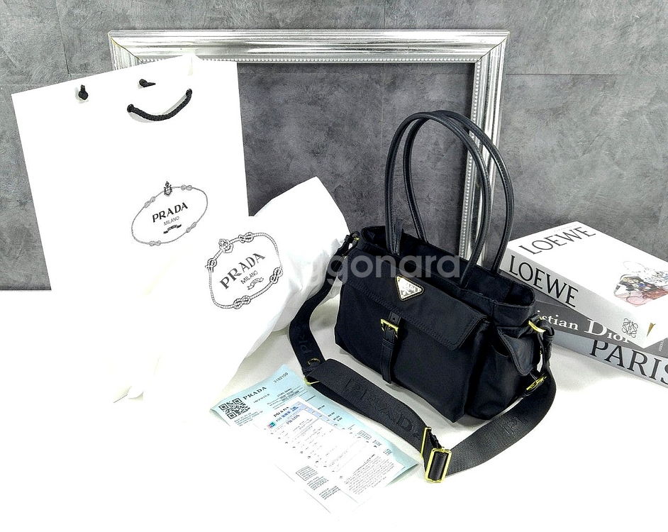 프라다 익스플로어 미디엄 리나일론 및 가죽 토트백--9