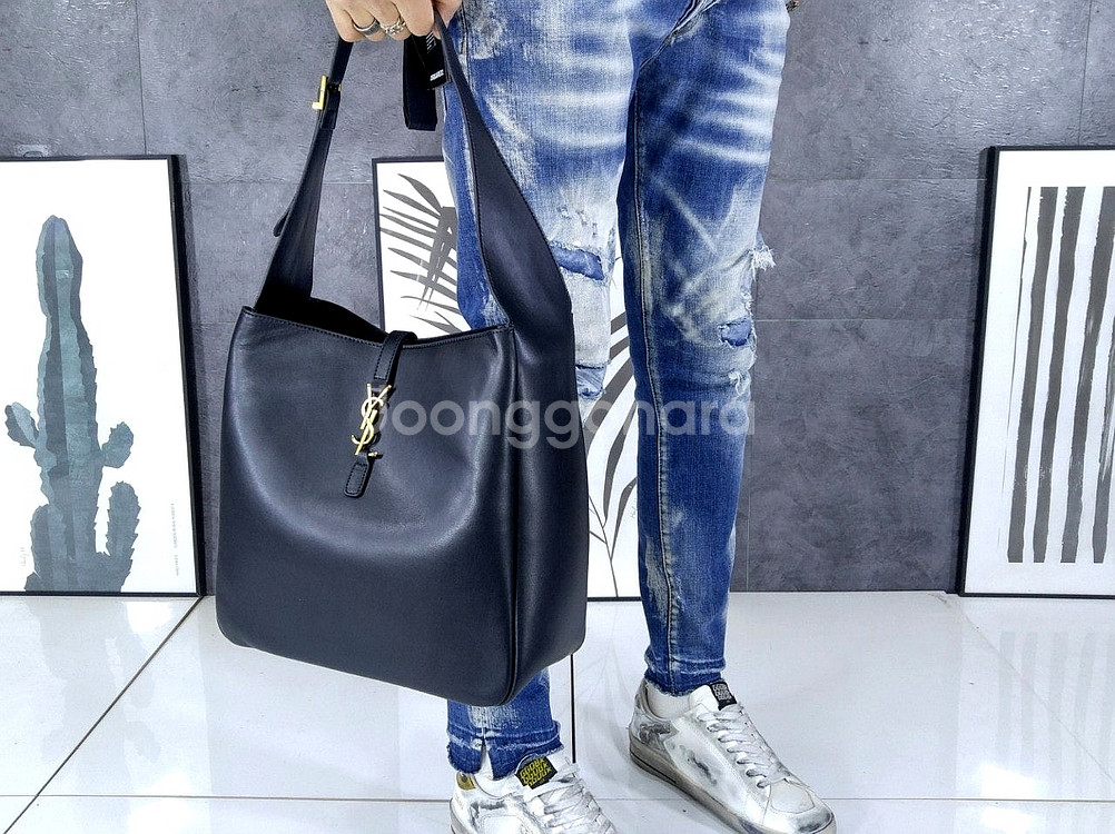 입생로랑 LE 5 À 7 소프트 라지백.--0