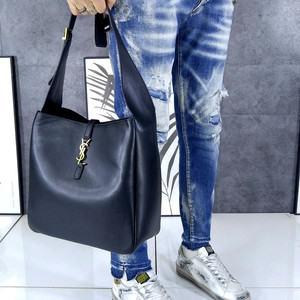 입생로랑 LE 5 À 7 소프트 라지백.