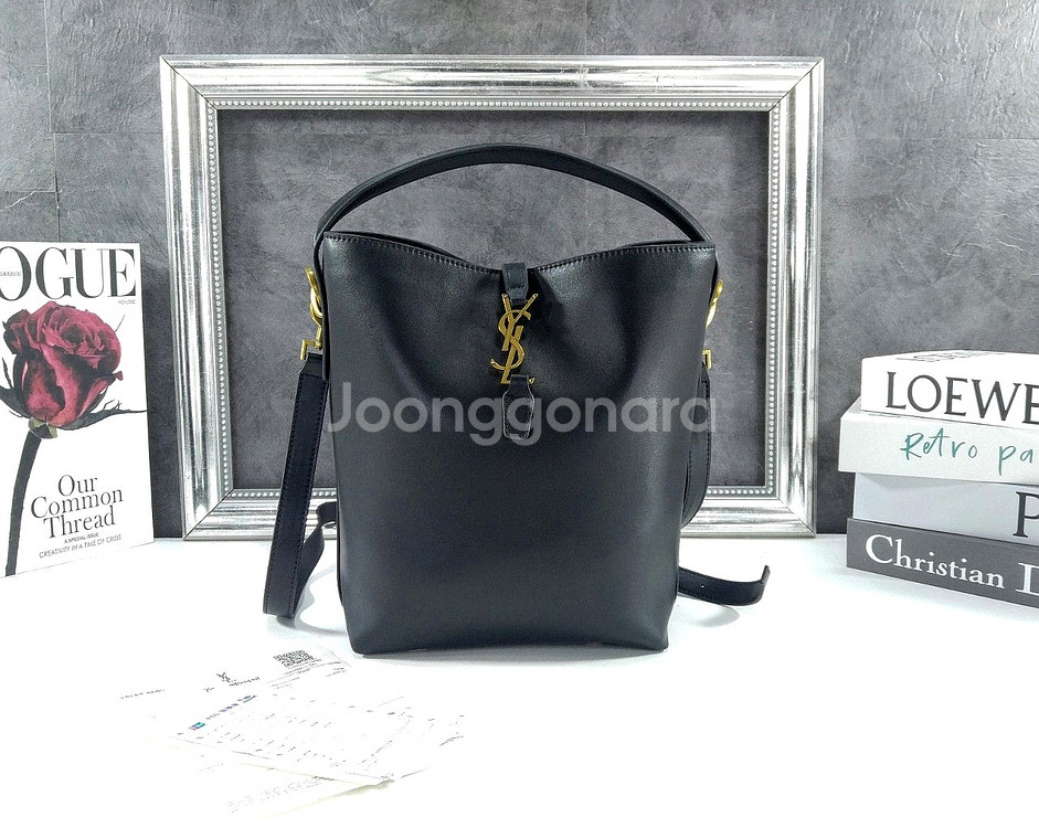 생로랑 Le 37 레더 버킷 백 TP537114807--1