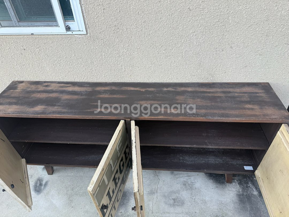 앤틱 원목 진열장 자리 없어서 팝니다--2