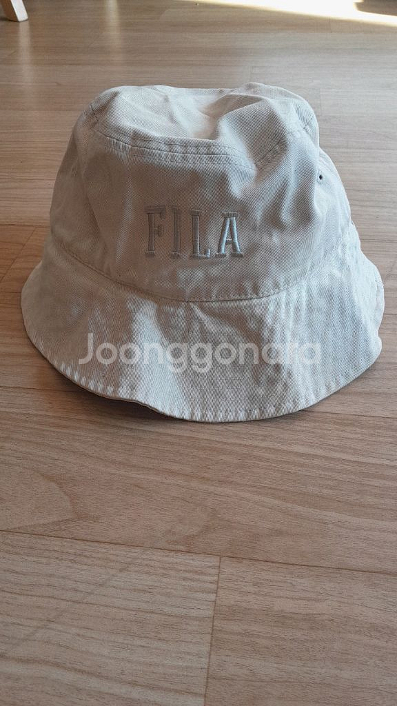 필라 벙거지 모자 진품입니다 가격은 4000원 입니다.--0