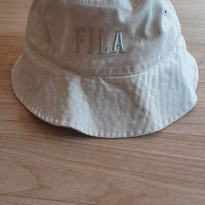 필라 벙거지 모자 진품입니다 가격은 5000원 입니다.