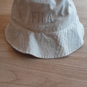 필라 벙거지 모자 진품입니다 가격은 5000원 입니다.