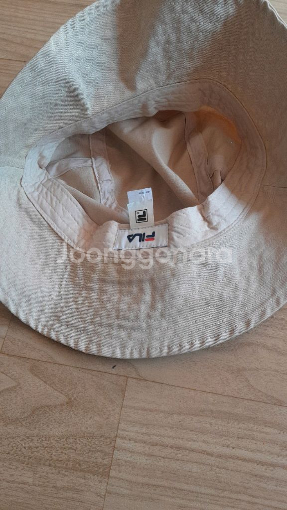 필라 벙거지 모자 진품입니다 가격은 4000원 입니다.--1