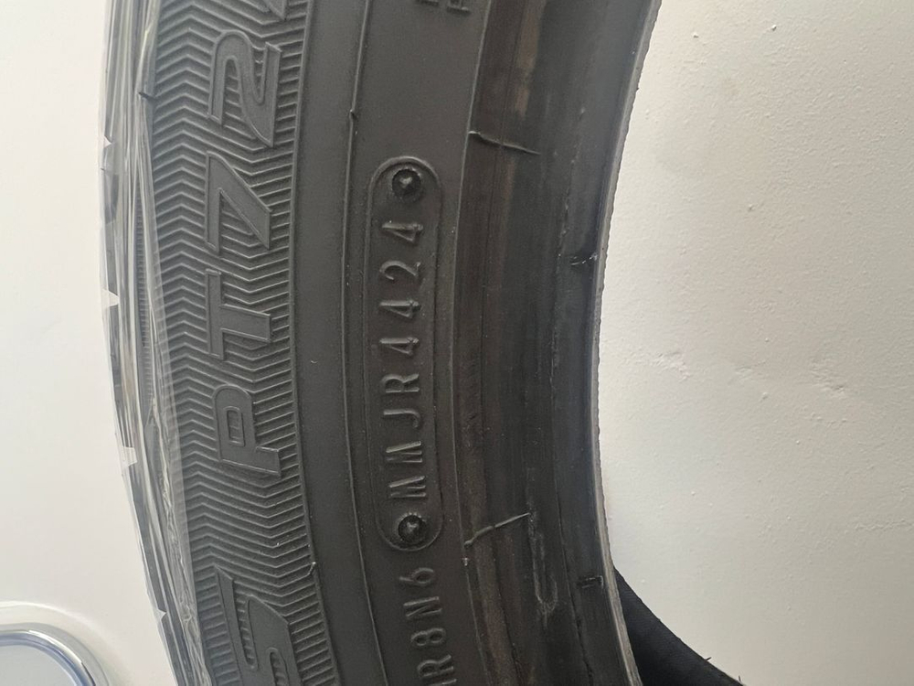 Falken(팔켄)사의 Azenis PT722 A/S 255/45/19 2개 중고 타이어 판매 합니다.--1