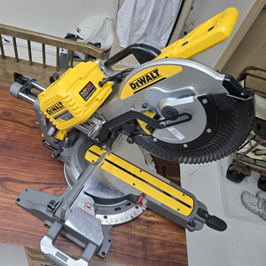 디월트 12인치 충전 각도절단기 DHS780