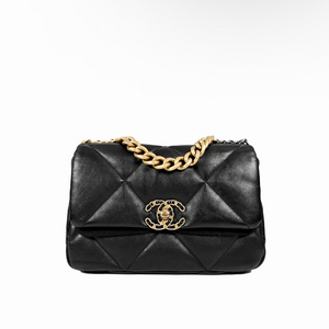 샤넬 여성 19 플랩백 램스킨 핸드백 미디움 금장 블랙 AS1160