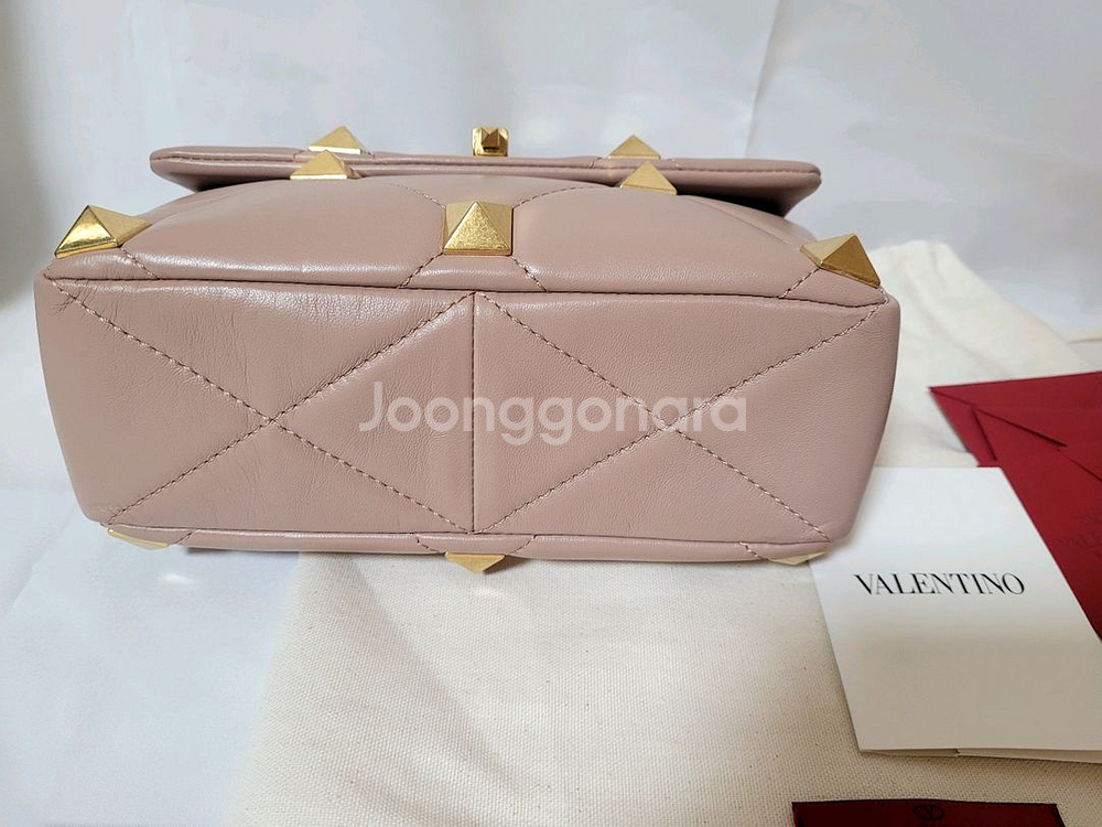 발렌티노 로만스터드 숄더백 새상품--4
