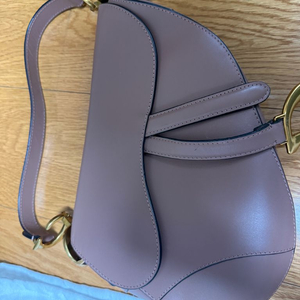 디올 새들백 카프스킨 핑크베이지 미듐