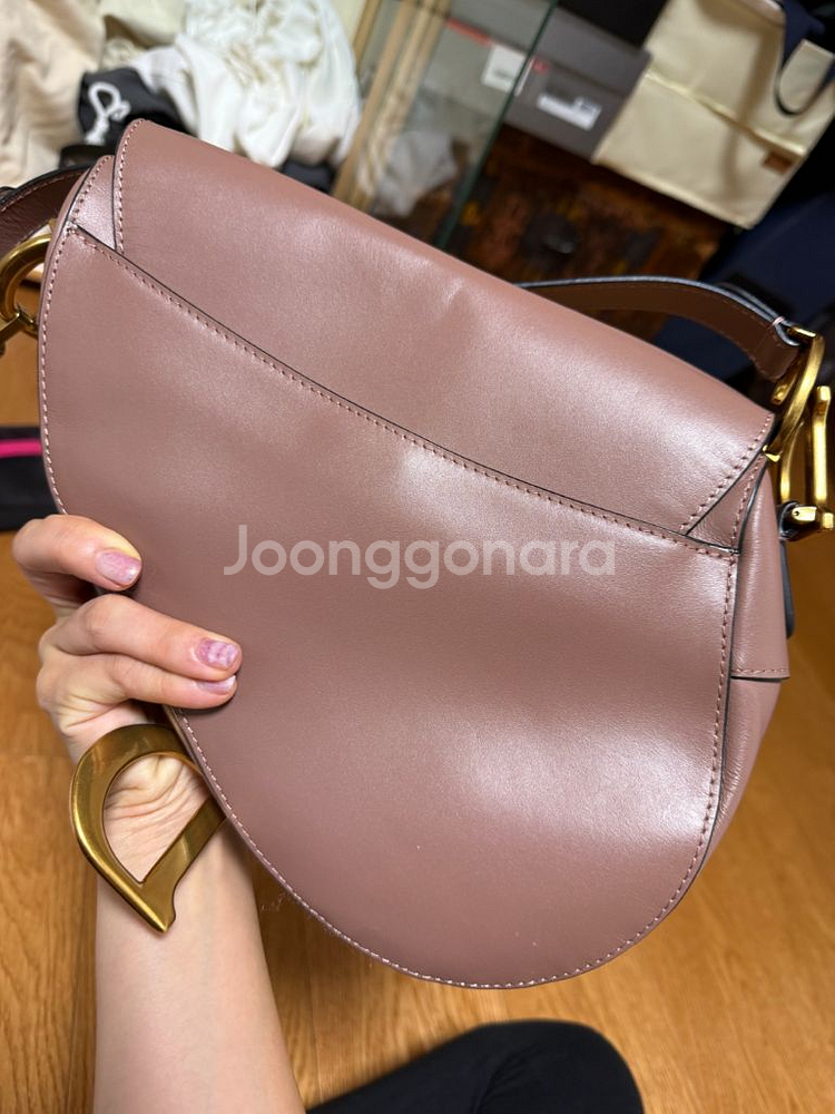 디올 새들백 카프스킨 핑크베이지 미듐--3