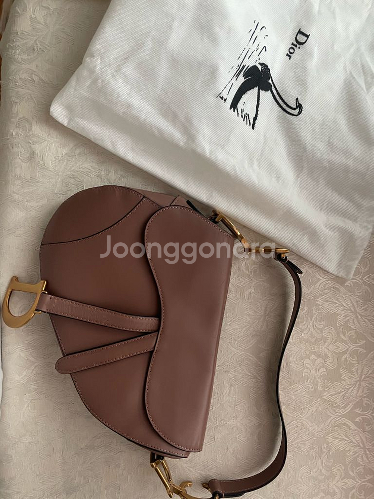 디올 새들백 카프스킨 핑크베이지 미듐--6