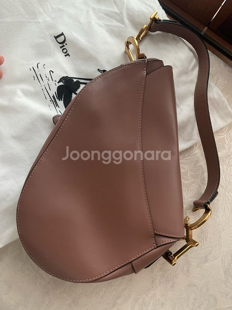 디올 새들백 카프스킨 핑크베이지 미듐--7