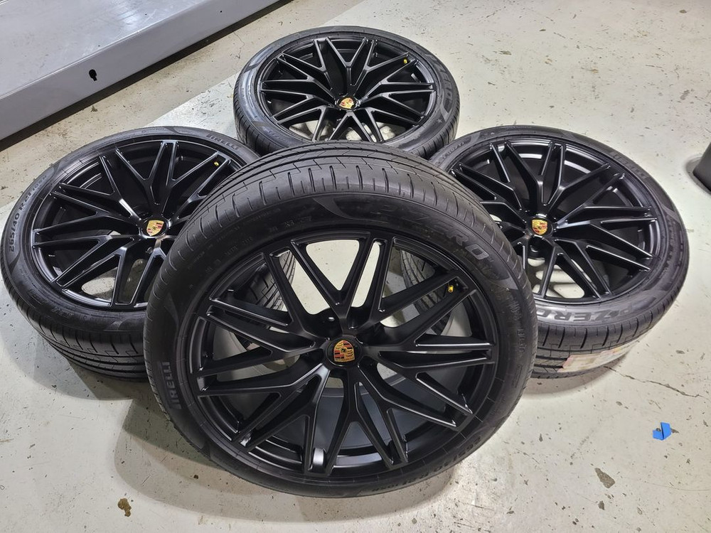 포르쉐 마칸GTS 21인치 순정품휠타이어 한대분 이미지