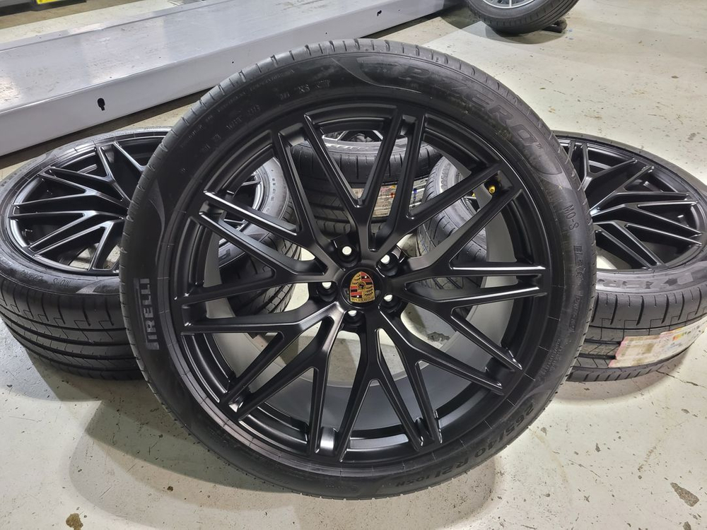 포르쉐 마칸GTS 21인치 순정품휠타이어 한대분 이미지