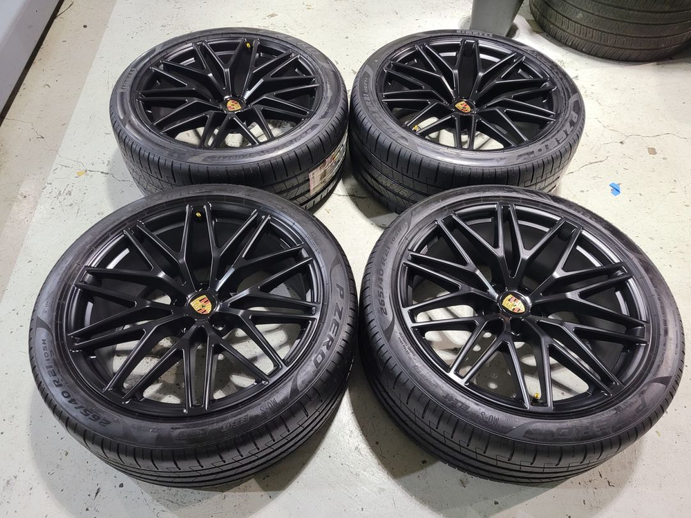 포르쉐 마칸GTS 21인치 순정품휠타이어 한대분 이미지