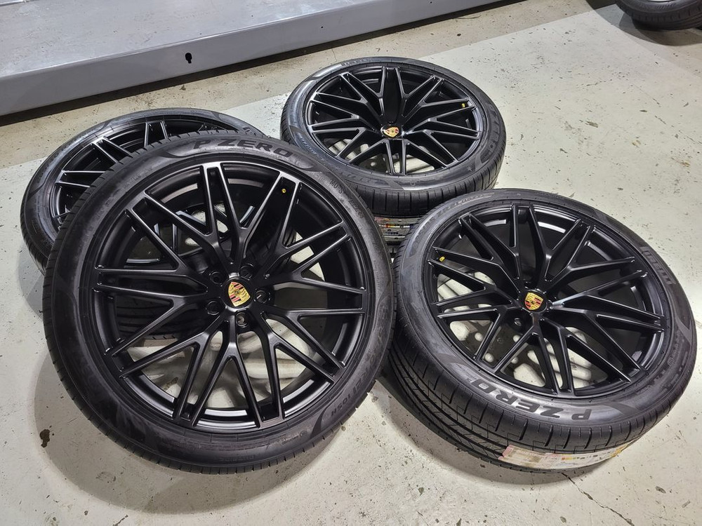 포르쉐 마칸GTS 21인치 순정품휠타이어 한대분 이미지