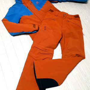 예쁜 살로몬 데모 스키복