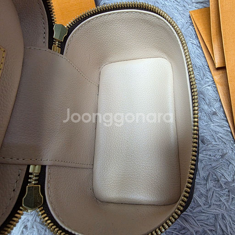 루이비통 니스 나노 백 새상품급 이번년도구매--1