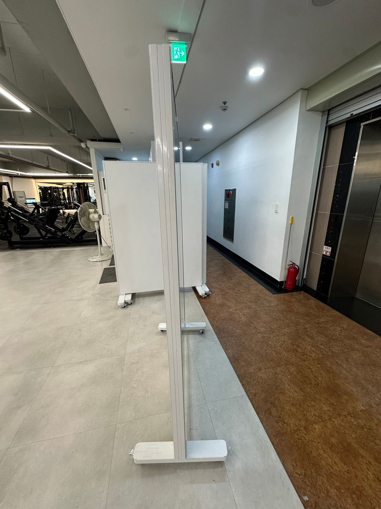 이동식 대형 전신거울 판매합니다.(거의 세제품)--2