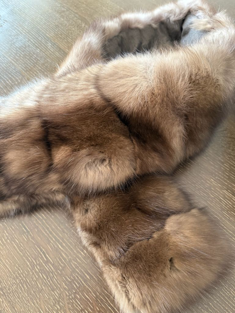 아뜨와 지효 소볼 세이블 머플러 이미지