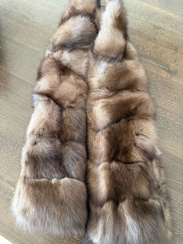 아뜨와 지효 소볼 세이블 머플러 이미지