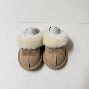 UGG 어그키즈 슬리퍼 이미지