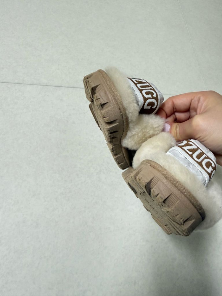 UGG 어그키즈 슬리퍼 이미지