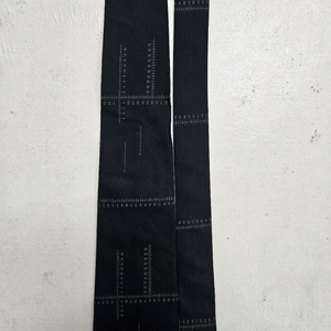 장 폴 고티에 블랙 눈금자 패턴 넥타이