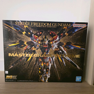 MGEX 스트라이크 프리덤 건담 팝니다