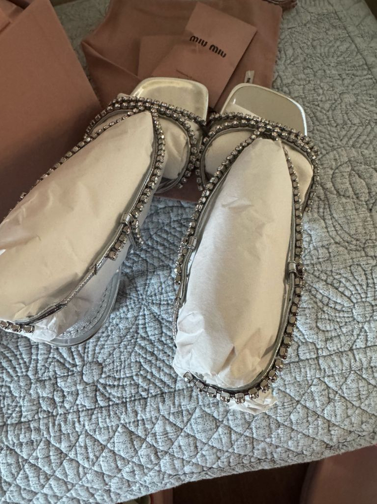 미우미우 크리스탈샌들--3