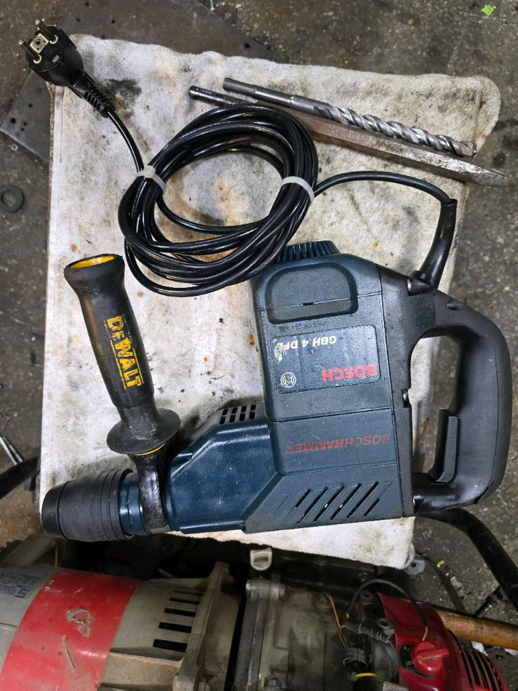 보쉬 로타리함마드릴 파쇄천공겸용 독일제조--1