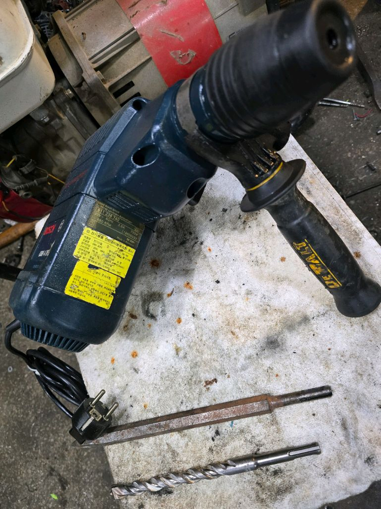 보쉬 로타리함마드릴 파쇄천공겸용 독일제조--2