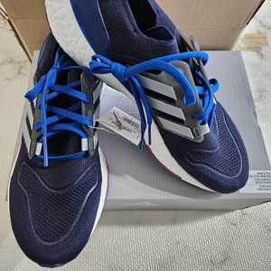 아디다스 런닝화 울트라부스트 22 275 신품