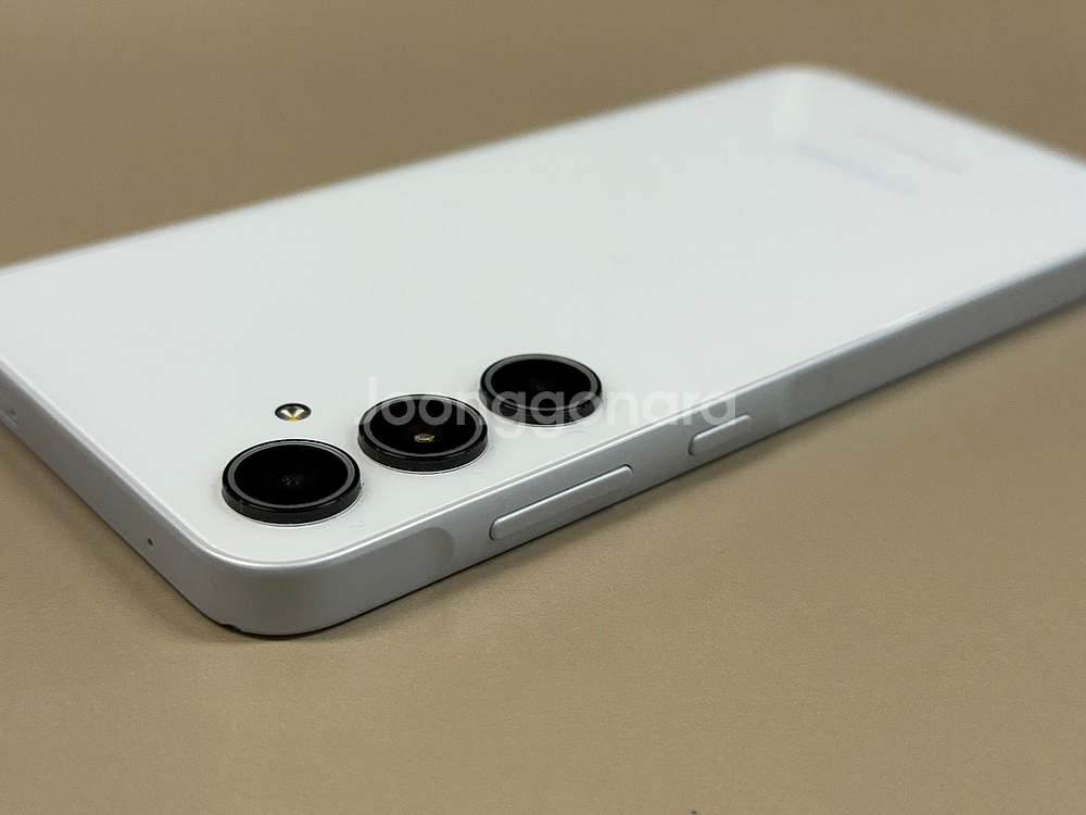 (특SSS급) 갤럭시 A35 128G 화이트 24년 7월개통 액정무기스 정상해지공기계 27만팝니다@--3