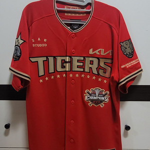 기아타이거즈 2024우승 유니폼 김도영 100사이즈 팝니다.