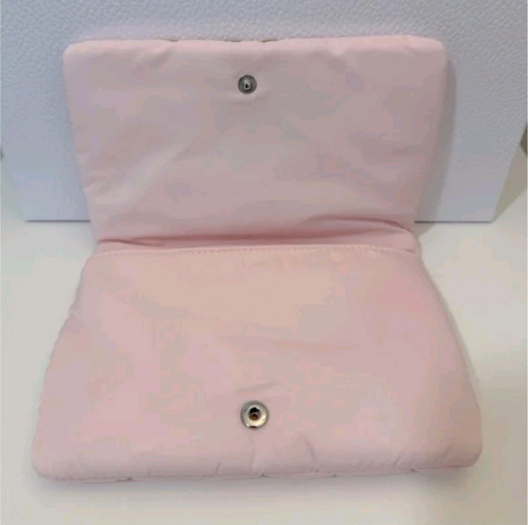 디올 패딩 핑크 파우치 이미지