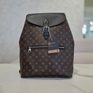 루이비통 M40637 마카사르 포크 백팩