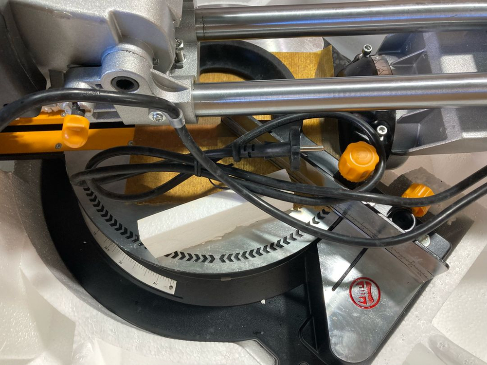 UDT UD-2625 10인치 슬라이딩 각도 절단기 이미지