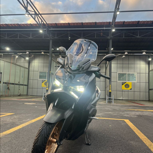 야마하 XMAX 300 스쿠터 이미지